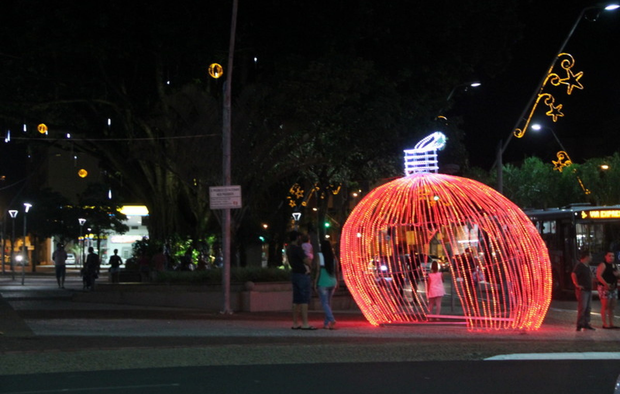 Com apresentações culturais, Prefeitura realiza abertura no Natal Iluminado 2017
